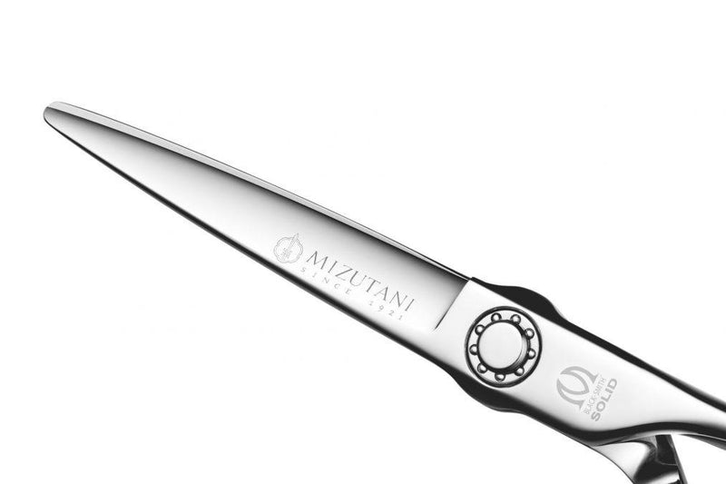 Blade Close-up Showing Sharp Edge – A zoomed-in image of the scissor blades, emphasizing the precision-ground edge designed for smooth and effortless cutting.